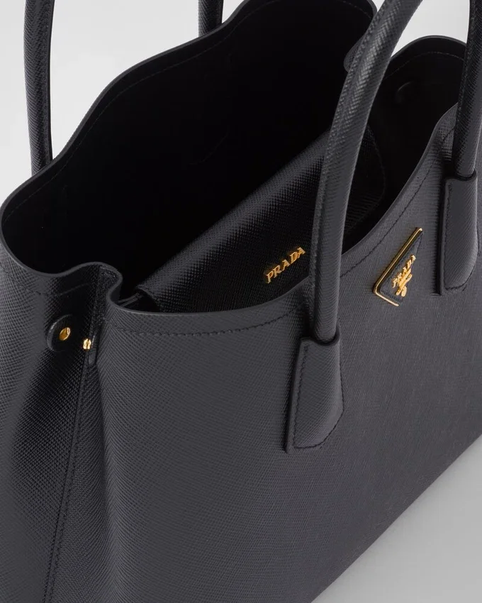 Prada Double středně velká kabelka z kůže Saffiano Prada Double středně velká kabelka z kůže Saffiano