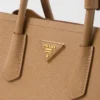 Prada Double středně velká kabelka z kůže Saffiano Prada Double středně velká kabelka z kůže Saffiano