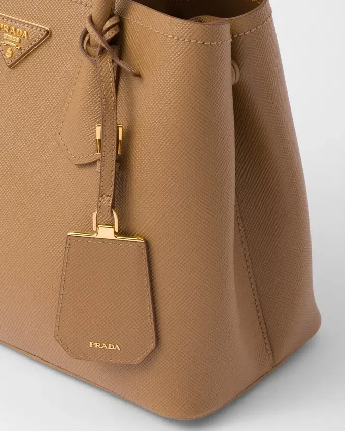Prada Double středně velká kabelka z kůže Saffiano Prada Double středně velká kabelka z kůže Saffiano