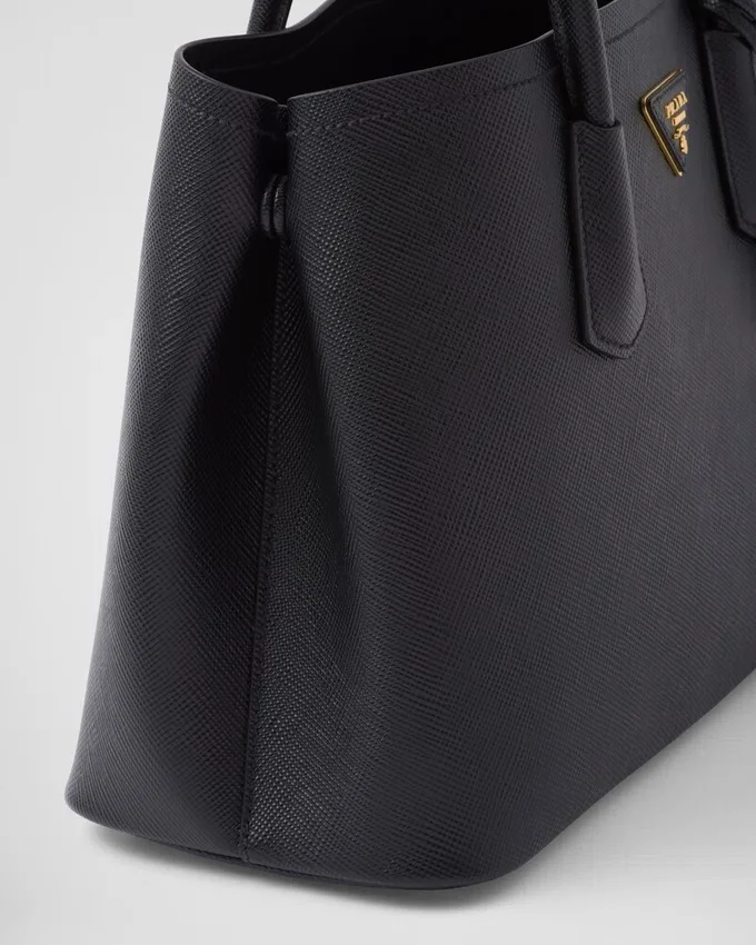Prada Double středně velká kabelka z kůže Saffiano Prada Double středně velká kabelka z kůže Saffiano