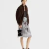Prada Petit Sac Noir Mini sametová a nappa kožená taška ve tvaru kbelíku Prada Petit Sac Noir Mini sametová a nappa kožená taška ve tvaru kbelíku