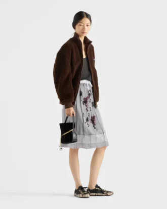 Prada Petit Sac Noir Mini sametová a nappa kožená taška ve tvaru kbelíku