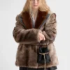 Prada Petit Sac Noir Mini taška ve tvaru kbelíku z materiálu Re-Nylon a nappa kůže Prada Petit Sac Noir Mini taška ve tvaru kbelíku z materiálu Re-Nylon a nappa kůže
