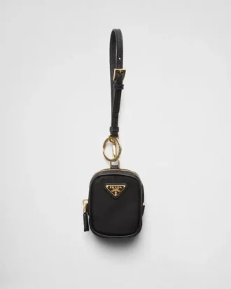 Prada Re-Edition 1978 Re-Nylon Mini-Pouch s přívěskem na klíče