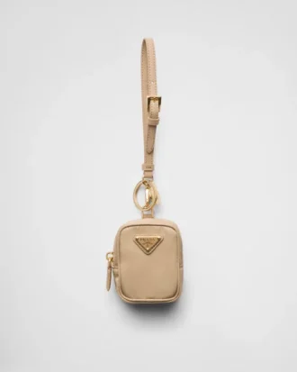 Prada Re-Edition 1978 Re-Nylon Mini-Pouch s přívěskem na klíče