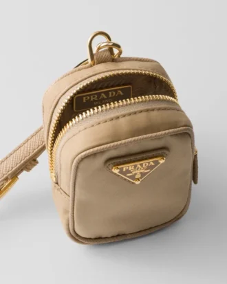 Prada Re-Edition 1978 Re-Nylon Mini-Pouch s přívěskem na klíče