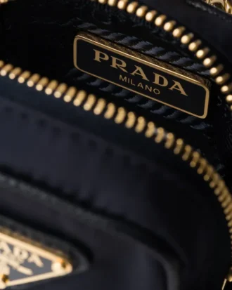 Prada Re-Edition 1978 Re-Nylon Mini-Pouch s přívěskem na klíče