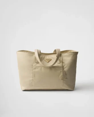 Prada Re-Edition 1978 Středně velká taška z materiálu Re-Nylon a kůže Saffiano