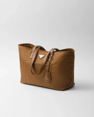 Prada Re-Edition 1978 Středně velká taška z materiálu Re-Nylon a kůže Saffiano