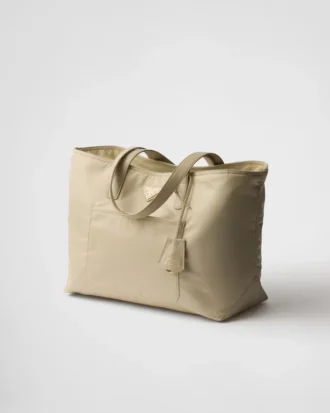 Prada Re-Edition 1978 Středně velká taška z materiálu Re-Nylon a kůže Saffiano