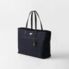 Prada Re-Edition 1978 Velká taška z Re-Nylonu a kůže Saffiano Prada Re-Edition 1978 Velká taška z Re-Nylonu a kůže Saffiano