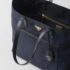 Prada Re-Edition 1978 Velká taška z Re-Nylonu a kůže Saffiano Prada Re-Edition 1978 Velká taška z Re-Nylonu a kůže Saffiano