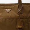 Prada Re-Edition 1978 Velká taška z Re-Nylonu a kůže Saffiano Prada Re-Edition 1978 Velká taška z Re-Nylonu a kůže Saffiano