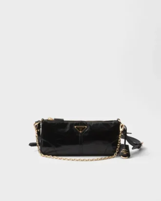 Prada Re-Edition 2002 Středně velká kožená taška přes rameno