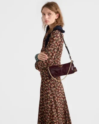 Prada Re-Edition 2002 Středně velká kožená taška přes rameno