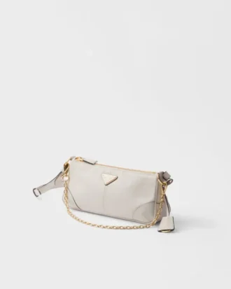 Prada Re-Edition 2002 Středně velká kožená taška přes rameno