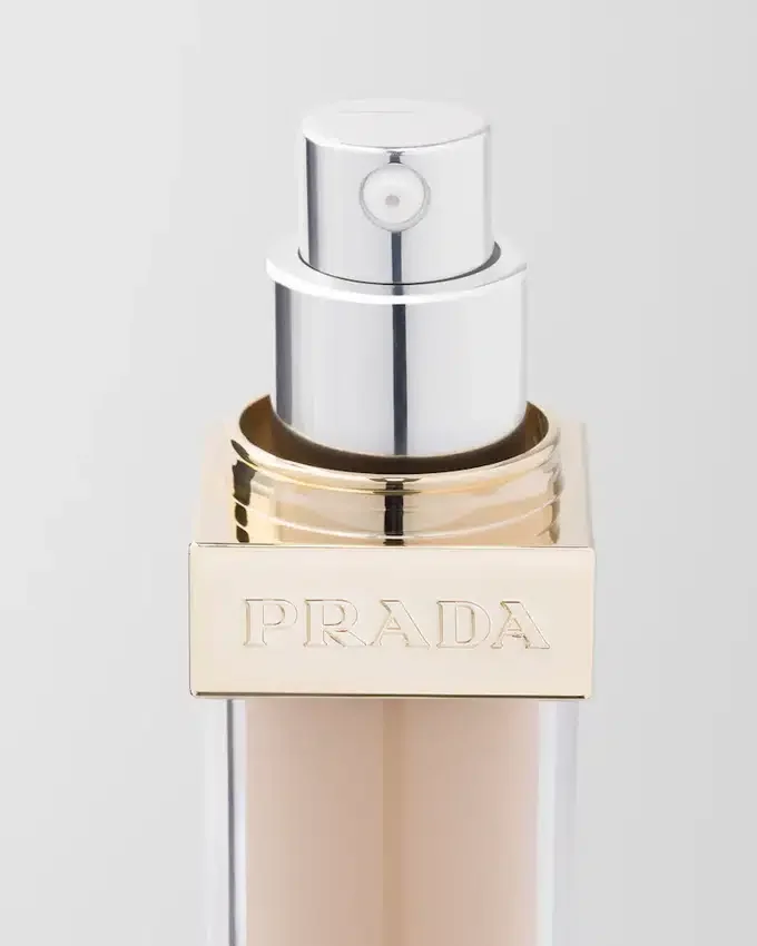 Prada Reveal Skin Optimizing Foundation – Lw5 – Světlý teplý Prada Reveal Skin Optimizing Foundation – Lw5 – Světlý teplý