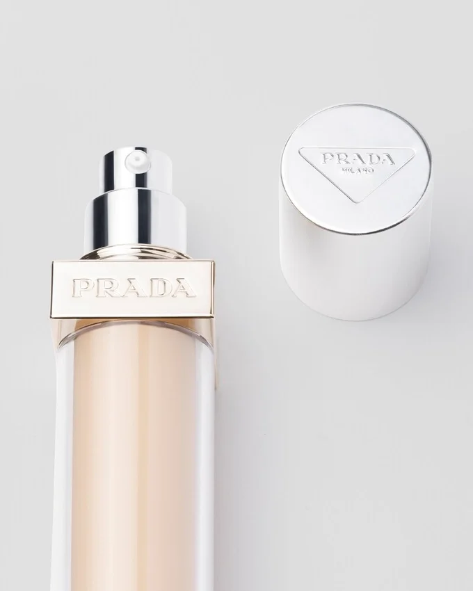 Prada Reveal Skin Optimizing Foundation – Lw5 – Světlý teplý Prada Reveal Skin Optimizing Foundation – Lw5 – Světlý teplý