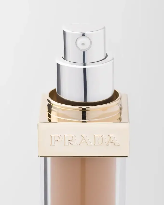Prada Reveal Skin Optimizing Foundation – Mw40 – Středně teplý Prada Reveal Skin Optimizing Foundation – Mw40 – Středně teplý
