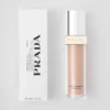 Prada Reveal Skin Optimizing Foundation – Mw45 – Středně teplý Prada Reveal Skin Optimizing Foundation – Mw45 – Středně teplý