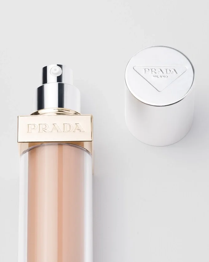 Prada Reveal Skin Optimizing Foundation – Mw45 – Středně teplý Prada Reveal Skin Optimizing Foundation – Mw45 – Středně teplý