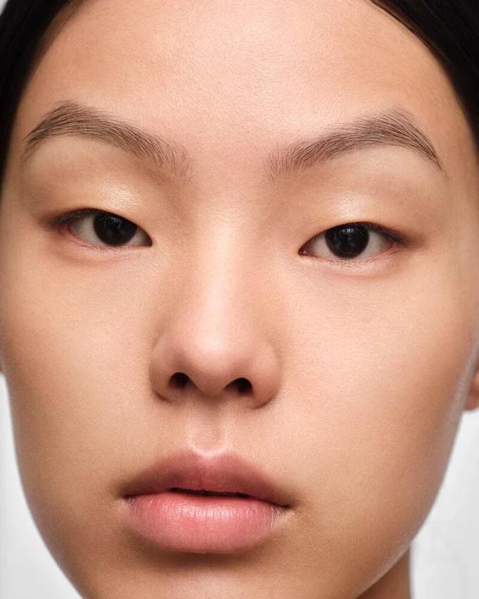 Prada Reveal Skin Optimizing Foundation – Mw45 – Středně teplý Prada Reveal Skin Optimizing Foundation – Mw45 – Středně teplý