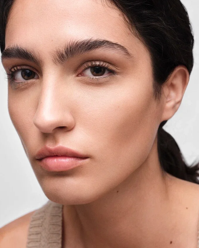 Prada Reveal Skin Optimizing Foundation – Mw55 – Středně teplý Prada Reveal Skin Optimizing Foundation – Mw55 – Středně teplý