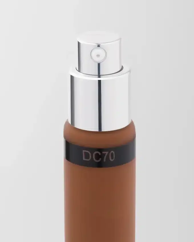 Prada Reveal Skin Optimizing Foundation Refill – Dc70 – Tmavý chladný Prada Reveal Skin Optimizing Foundation Refill – Dc70 – Tmavý chladný