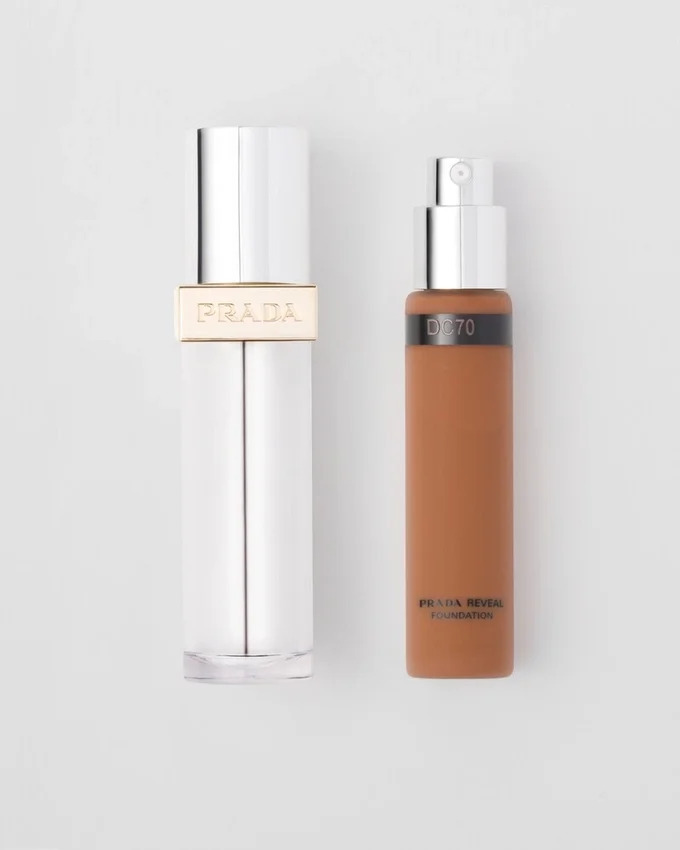 Prada Reveal Skin Optimizing Foundation Refill – Dc70 – Tmavý chladný Prada Reveal Skin Optimizing Foundation Refill – Dc70 – Tmavý chladný