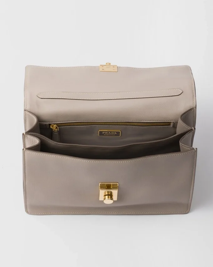 Prada Soft Středně velká kožená taška přes rameno Prada Soft Středně velká kožená taška přes rameno