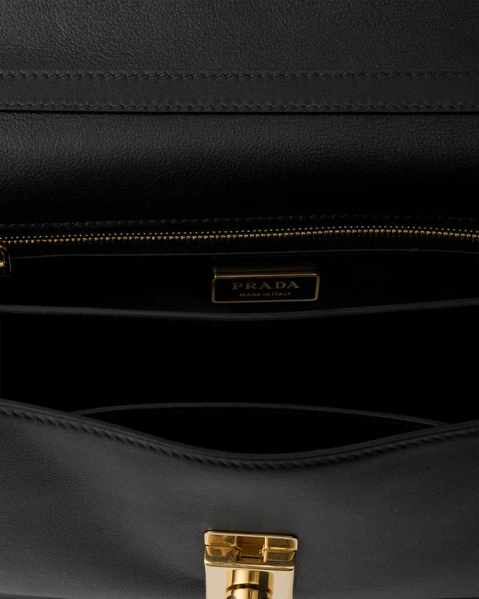 Prada Soft Středně velká kožená taška přes rameno Prada Soft Středně velká kožená taška přes rameno