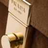 Prada Soft Středně velká semišová taška přes rameno Prada Soft Středně velká semišová taška přes rameno
