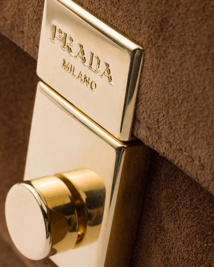Prada Soft Středně velká semišová taška přes rameno Prada Soft Středně velká semišová taška přes rameno