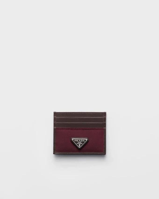 Prada Speedrock Re-Nylon a kožený držák na karty Prada Speedrock Re-Nylon a kožený držák na karty