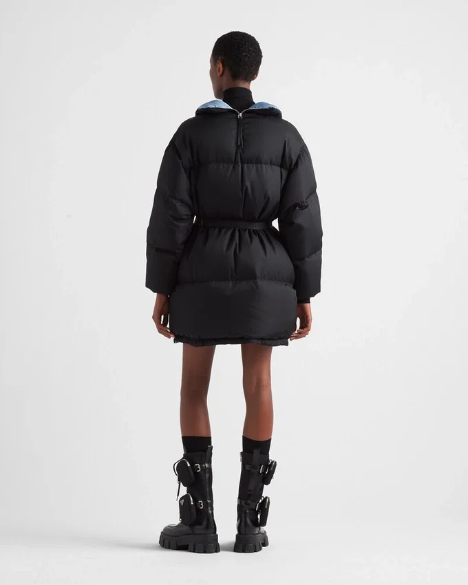 Re-Nylonový kabát s kapucí z gabardínu Re-Nylonový kabát s kapucí z gabardínu