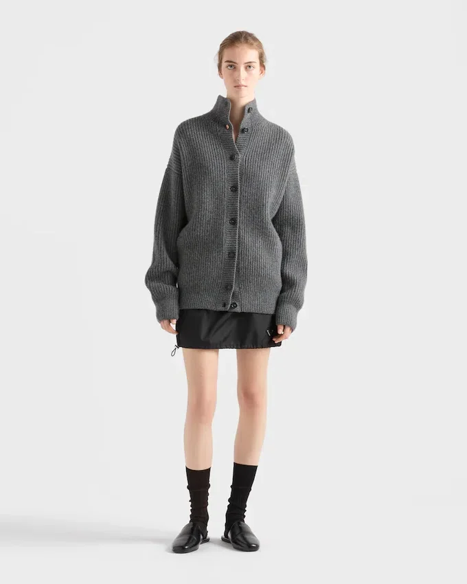 Re-Nylonová minisukně Re-Nylonová minisukně