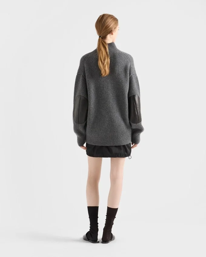 Re-Nylonová minisukně Re-Nylonová minisukně