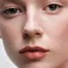 Rtěnka Prada Monochrome Hyper Matte – B13 – Marron Rtěnka Prada Monochrome Hyper Matte – B13 – Marron