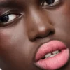 Rtěnka Prada Monochrome Hyper Matte – P59 – Amarena Rtěnka Prada Monochrome Hyper Matte – P59 – Amarena