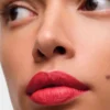 Rtěnka Prada Monochrome Hyper Matte – R26 – Lava Rtěnka Prada Monochrome Hyper Matte – R26 – Lava
