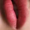 Rtěnka Prada Monochrome Soft Matte – B102 – Sienne Rtěnka Prada Monochrome Soft Matte – B102 – Sienne