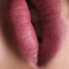 Rtěnka Prada Monochrome Soft Matte – B105 – Tonka Rtěnka Prada Monochrome Soft Matte – B105 – Tonka