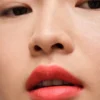 Rtěnka Prada Monochrome Soft Matte – O177 – Flamingo Rtěnka Prada Monochrome Soft Matte – O177 – Flamingo