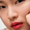 Rtěnka Prada Monochrome Soft Matte – R127 – Carminio Rtěnka Prada Monochrome Soft Matte – R127 – Carminio