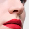 Rtěnka Prada Monochrome Soft Matte – R127 – Carminio Rtěnka Prada Monochrome Soft Matte – R127 – Carminio