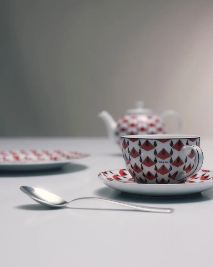 Sada dvou porcelánových čajových šálků – Vienna Red Sada dvou porcelánových čajových šálků – Vienna Red