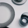 Sada dvou porcelánových dezertních talířů – pruhy Sada dvou porcelánových dezertních talířů – pruhy