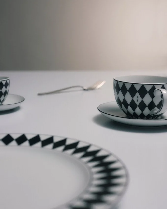 Sada dvou porcelánových šálků na cappuccino – šachovnice Sada dvou porcelánových šálků na cappuccino – šachovnice
