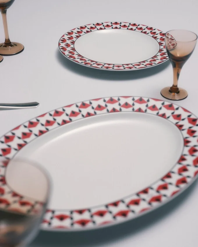 Sada dvou porcelánových talířů – Vienna Red Sada dvou porcelánových talířů – Vienna Red