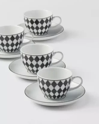 Sada čtyř porcelánových šálků na espresso – šachovnicový vzor Sada čtyř porcelánových šálků na espresso – šachovnicový vzor